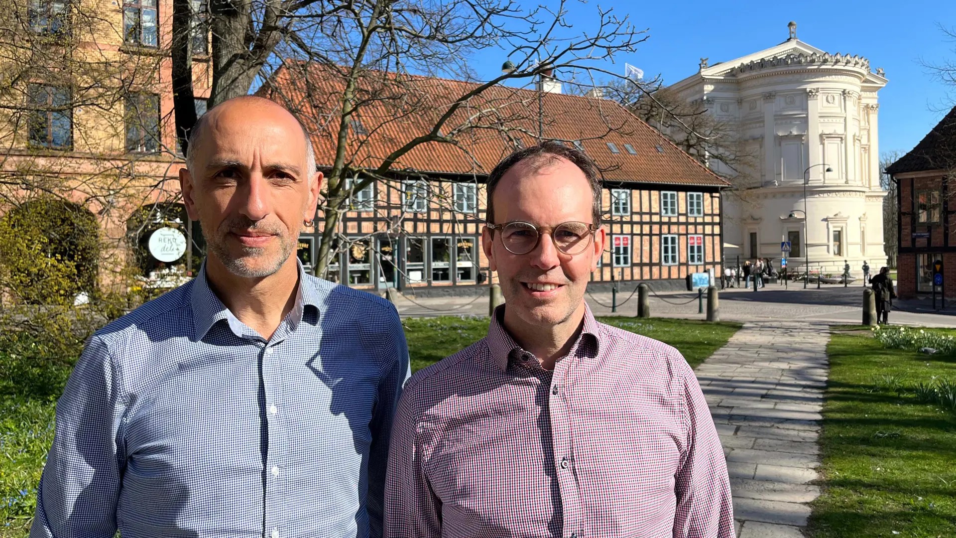 Outdoor photo of Joachim Rodrigues and Christian Fager.