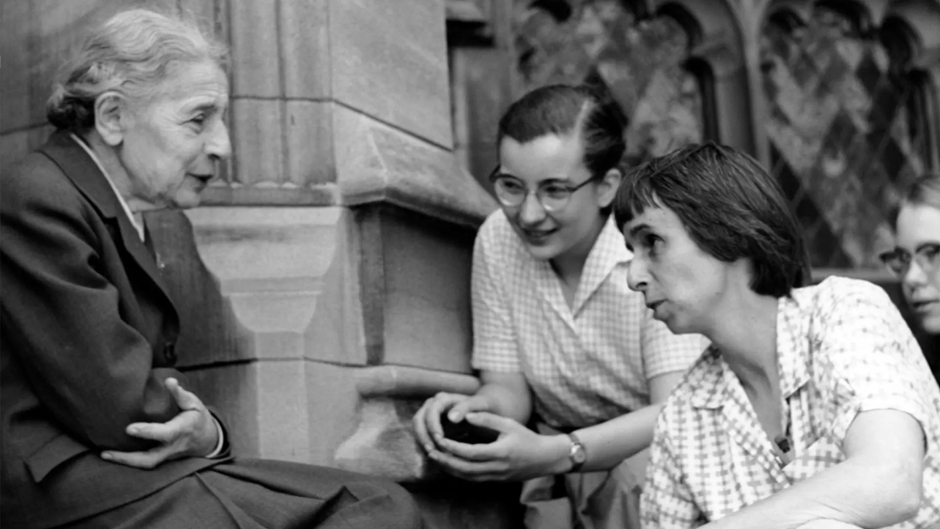 Lise Meitner with students https://commons.wikimedia.org/wiki/File:Chemist_Lise_Meitner_with_students.jpg