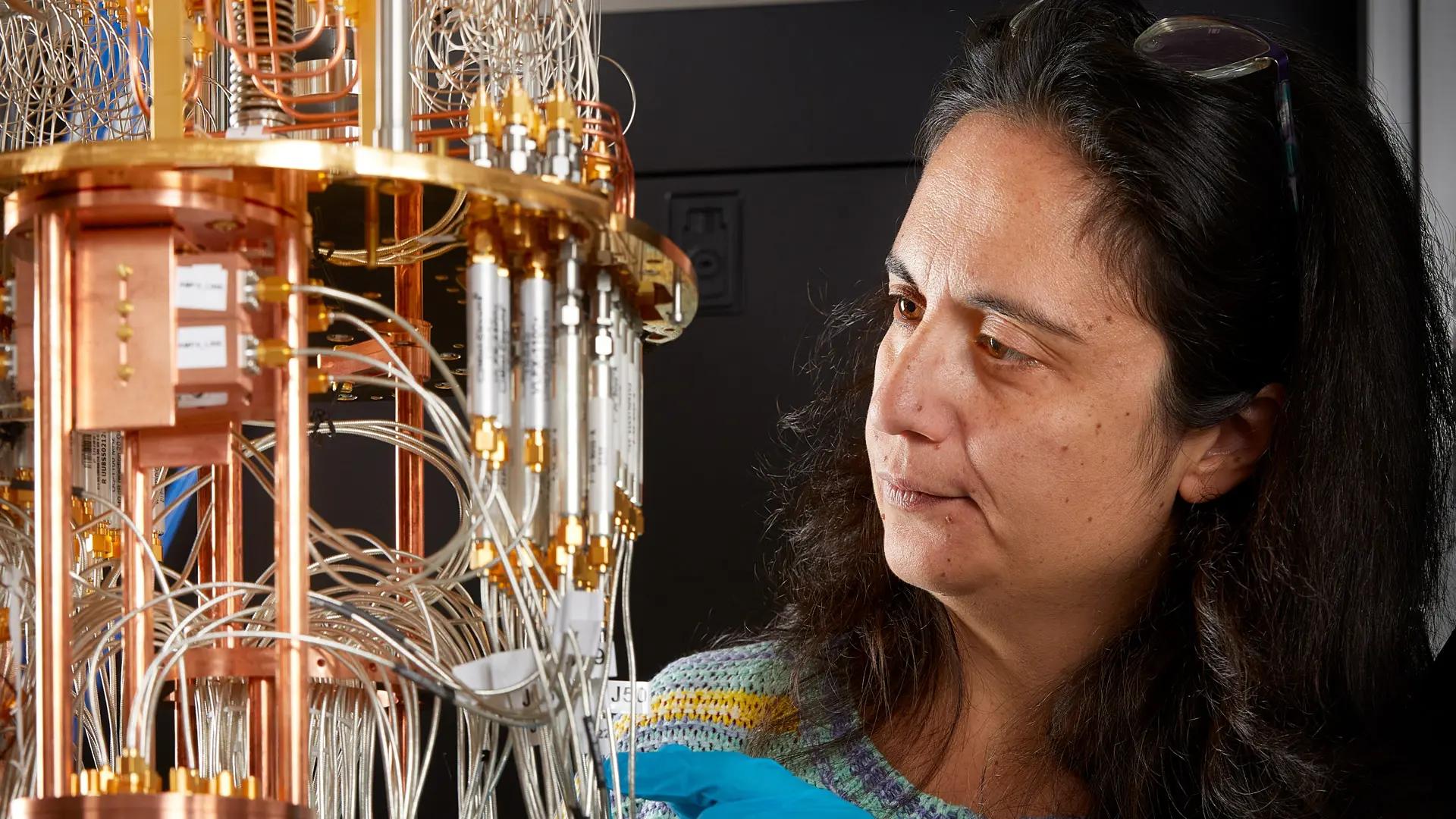Research leader Giovanna Tancredi working at the quantum computer.