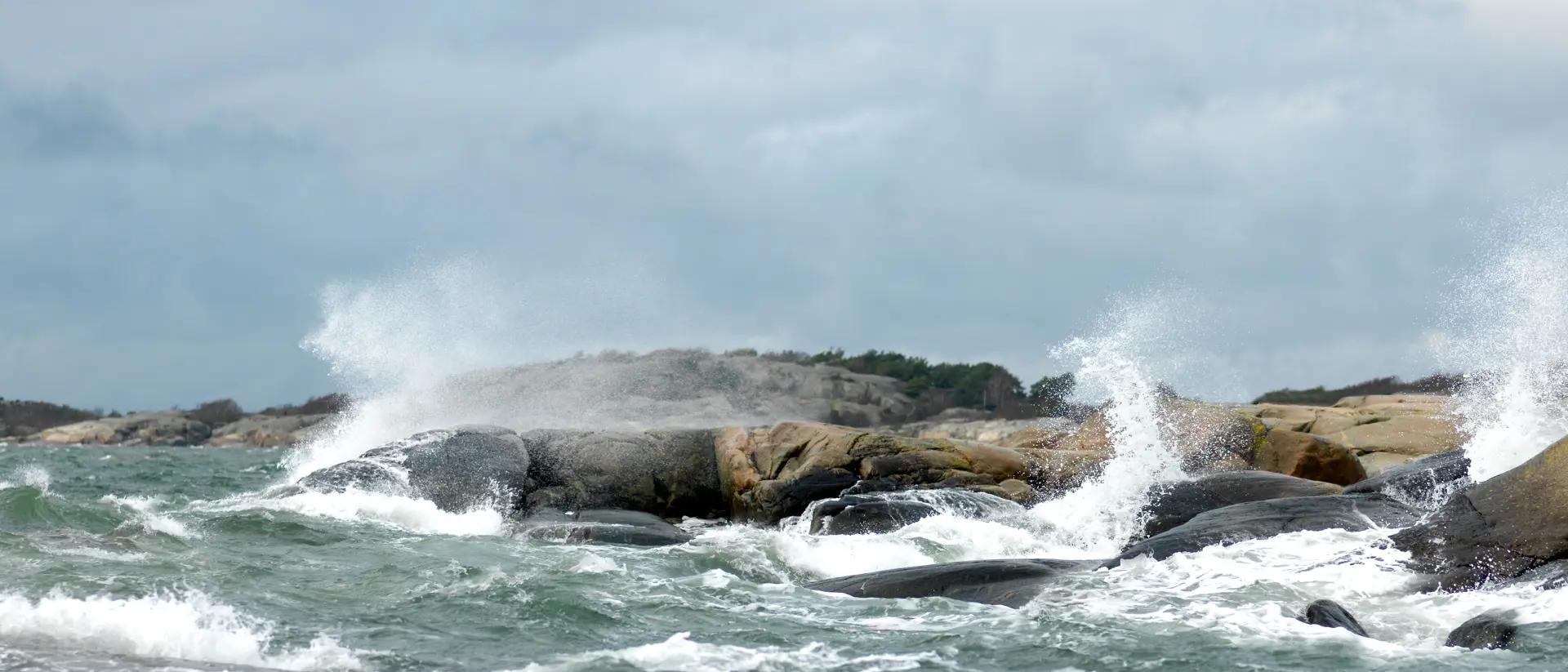 Bohuslän, waves hitting cliffs
