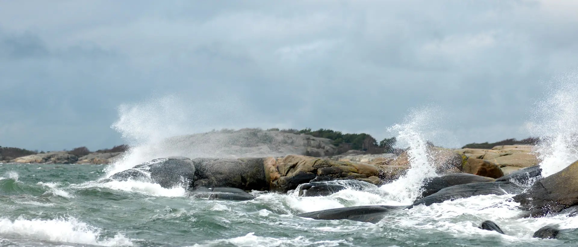Bohuslän, waves hitting cliffs