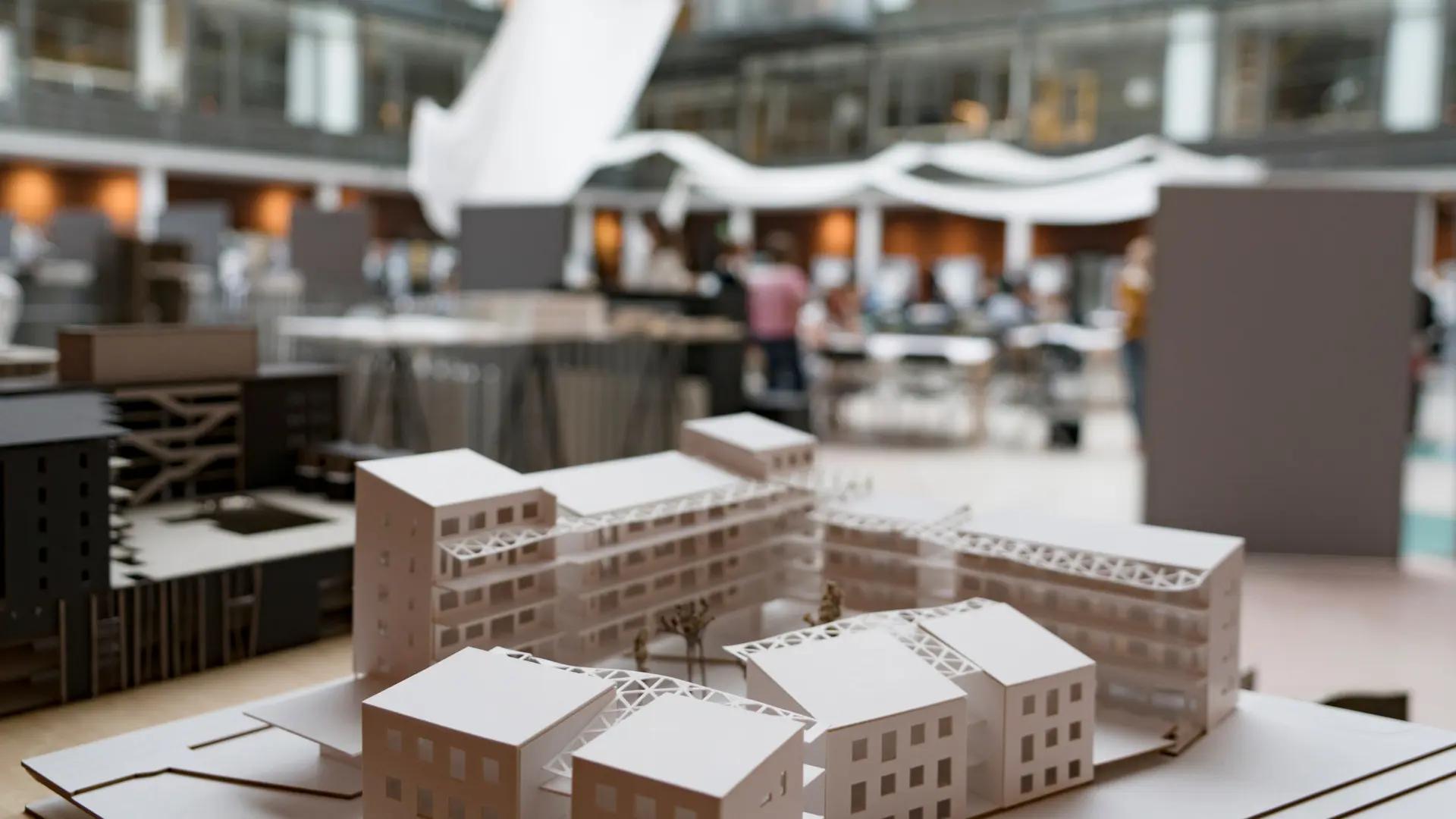 Modell av byggnader från utställning på Ljusgården