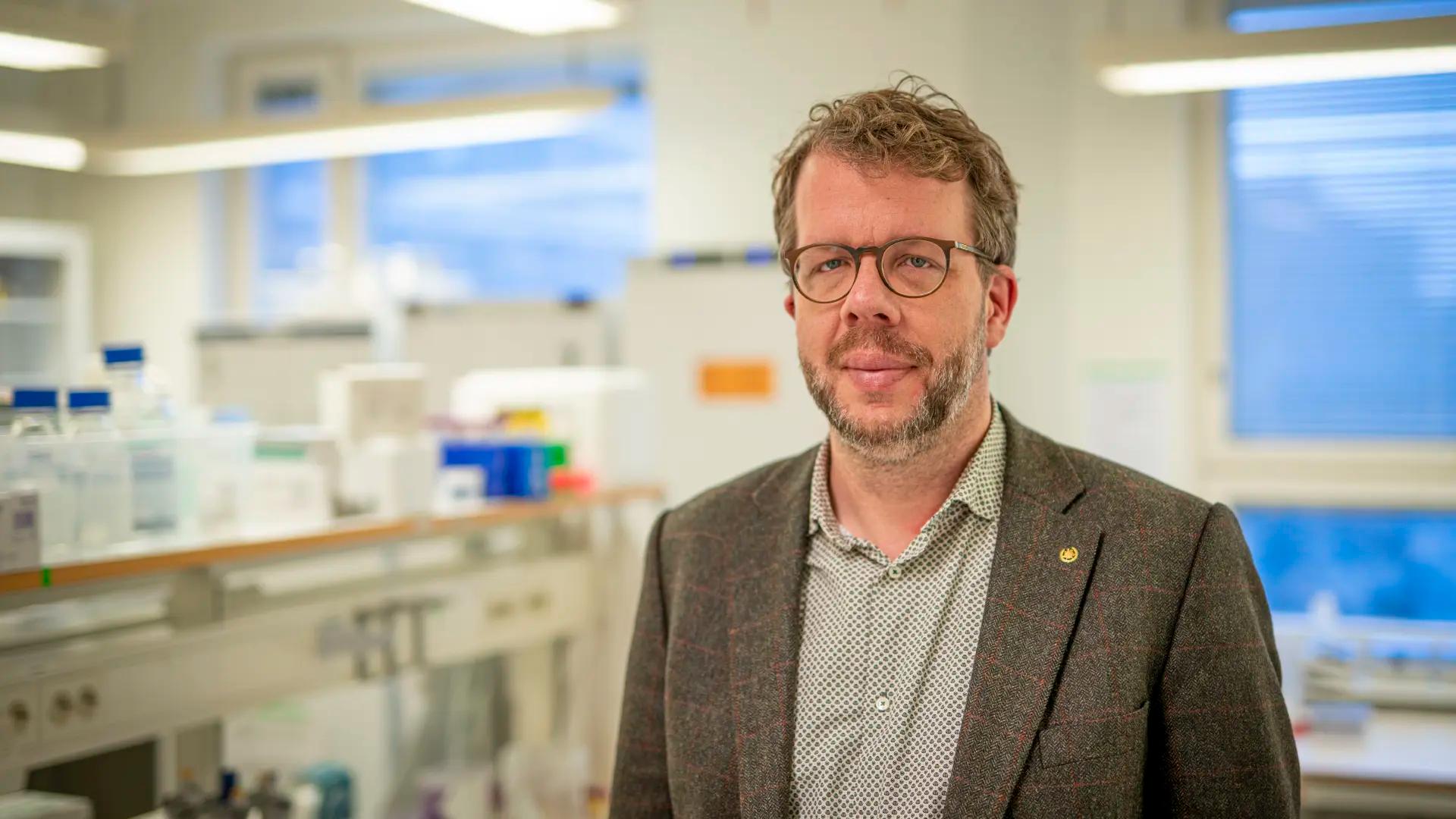 Fredrik Westerlund, professor på avdelningen för kemisk biologi, institutionen för biologi och bioteknik